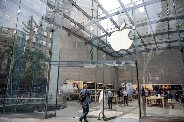 Apple AI Revolution: Robots, Smarter Siri, and Innovative Home Devices Coming by 2027