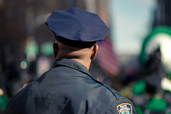 Apple paid $1.2M to privately hire police to protect its San Francisco stores  Wired