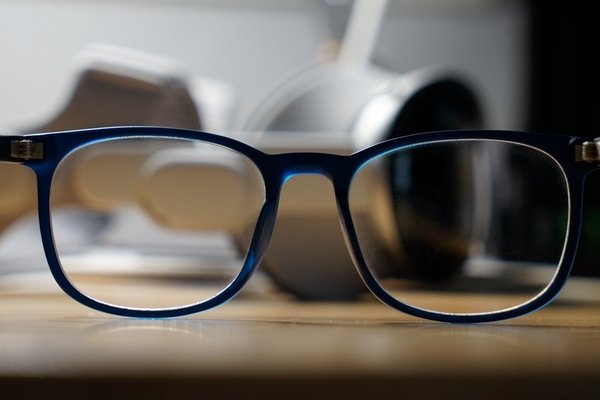 Apples smart glasses predicted for 2027, upgraded Apple Vision Pro 2028