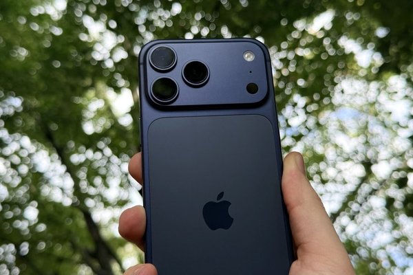 Raymond James has restarted Apple coverage, and isnt impressed
