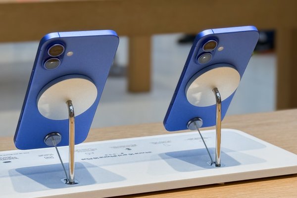 Apple wont sell you its in-store display accessories, but you can buy them here