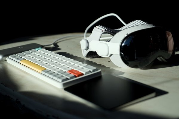 Layoffs in Apples Vision Products Group prove slow progress in spatial computing