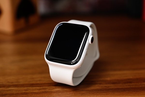Apple Watch Series 12 ceramic case rumors continue with new color claims