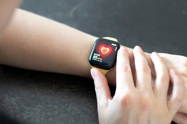 If Your Apple Watch Sensor Is Glowing Red, This Is What It Means