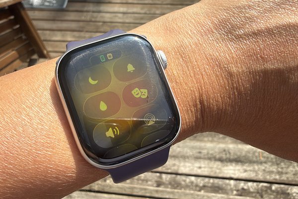 How does the Apple Watch water lock feature actually work?
