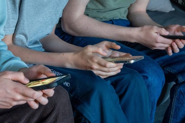 Majority of Australian Teens Say Social Media Ban Not Working