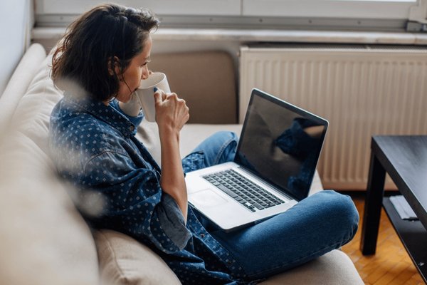 Fight AI-powered online scams with Avast AI Assistant
