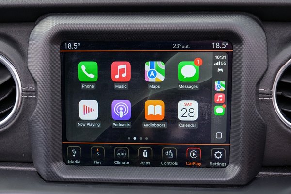 5 Of The Best Free Apple CarPlay Apps That Users Swear By