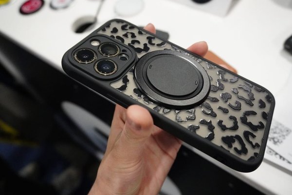 The Top iPhone Accessories of 2025: Expert Reviews and Picks 