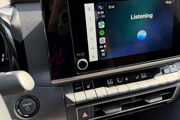 I tested ChatGPT and Perplexity AI as my CarPlay voice assistants - both made Siri look bad