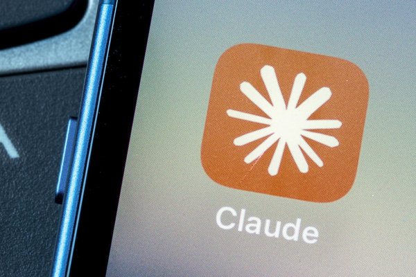 Discover How Claude AI Easily Clones Your Writing Style for Personalized Responses
