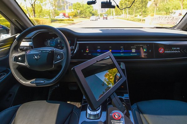 China Flooded With Robotaxis Causing Traffic Jams