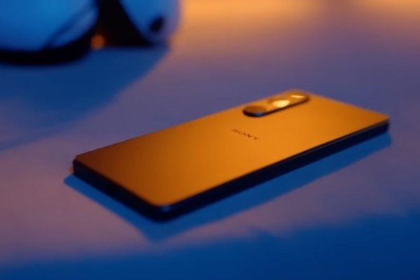 Sony Xperia 1 V joins LineageOS 21 build roster