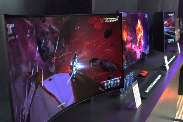 These 3 monitors trends dominated CES and surprised everyone