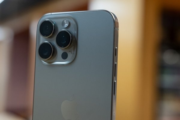 The iPhone 16 Pro Max has an identity crisis 