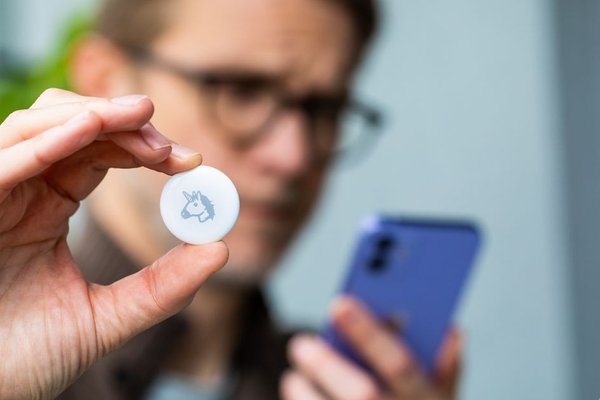 Apples AirTags add new child safety battery warnings