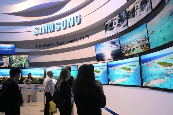 Why curved TVs failed but curved gaming monitors thrived