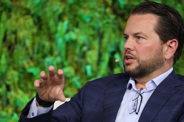 Pinterest shares pop 6% as activist Elliott Management takes $1 billion stake