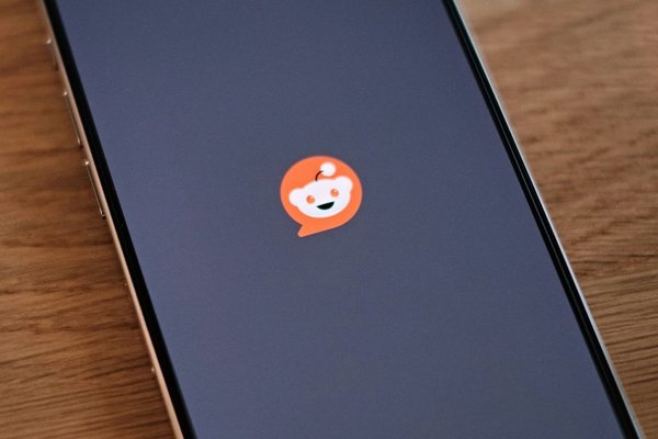 Reddit wants to check if youre using the iPhones Face ID camera