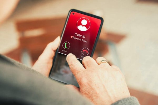 iPhone Users Beware: Scammers Are Using FaceTime to Steal Bank Info