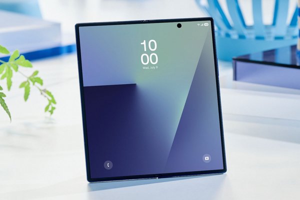 Samsungs new foldable display technology is harder to damage and resists creases