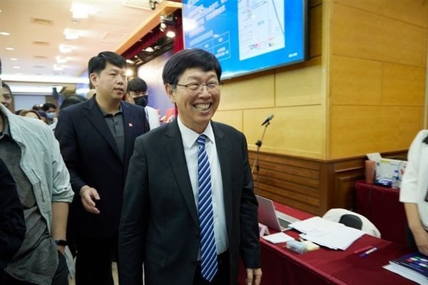 Foxconn CEO Warns Exchange Rate Volatility Outpaces Tariffs as Major Supply Chain Challenge