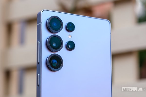 Samsungs AI photo editor now lets you fake DSLR shots with a tap