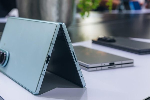 Heres What Happens When You Fold the Samsung Galaxy Z Fold 7 200,000 Times