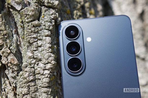 Galaxy S27 could finally get a new camera design, but hold your horses
