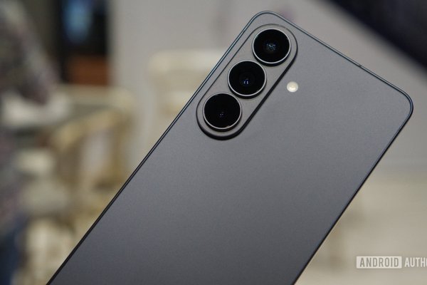 Your new Galaxy S26 phone has a secret webcam superpower