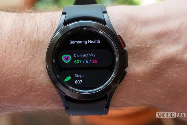 One UI 8 on the Galaxy Watch 4 Classic is turning a fan favorite into a frustrating mess