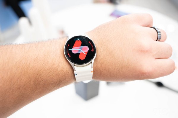 Samsungs wider Wear OS 6 update starts rolling out to Galaxy Watch 7