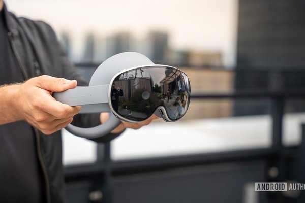 I wish I waited for Galaxy XR instead of going broke on Vision Pro