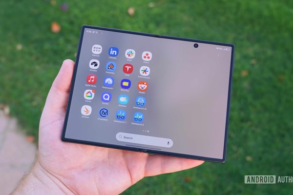 Galaxy Z Fold 8 is selling so well, Samsung is borrowing parts from the future