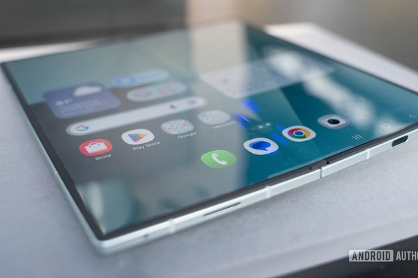 Galaxy Z Fold 8 and Fold 8 Ultra tipped to match OPPOs nearly invisible crease