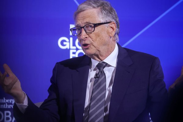 Bill Gates reportedly apologizes, admits to two affairs in candid town hall