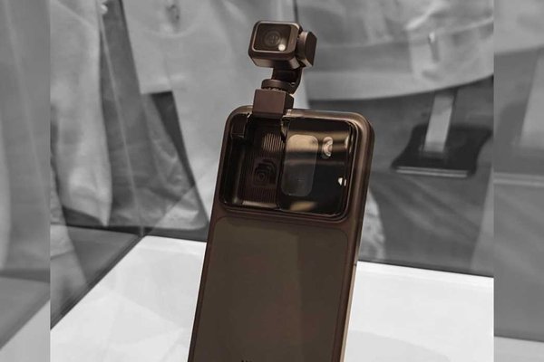 Honor shows off its wild Robot Phone prototype in real life, with Sony Alpha logo removed