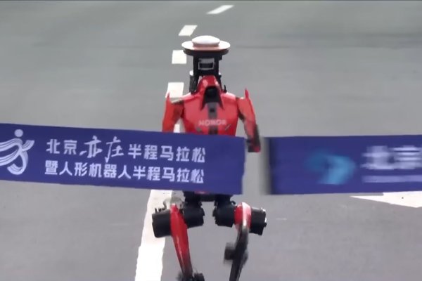  Humanoid robot beats human world record for the first time at the Beijing half marathon  but some are still stumbling at the starting line 