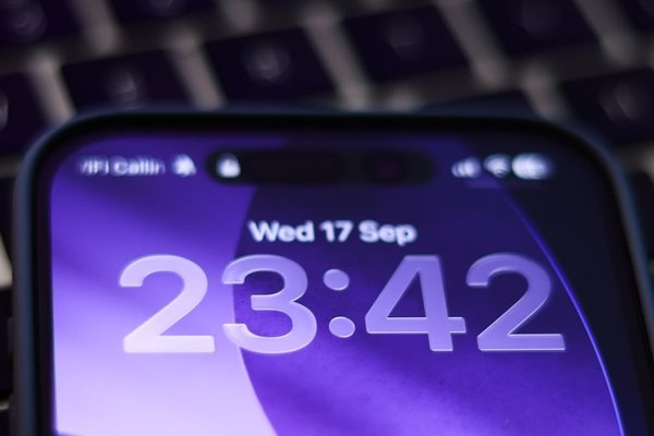 iOS 26: How to turn off Liquid Glass
