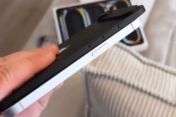iPhone 16e vs. iPhone 17 Air: A Visual Comparison of Slim Designs