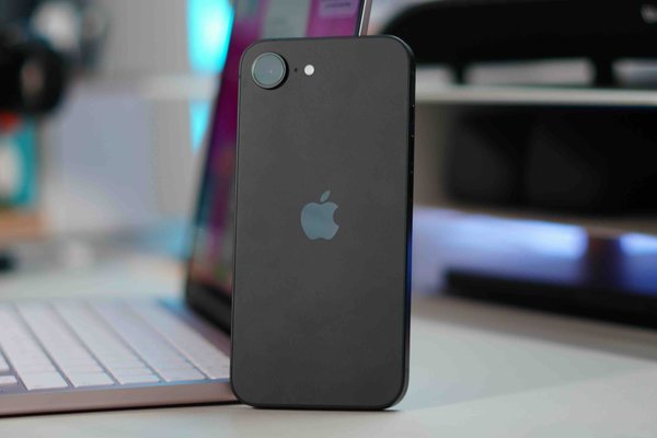 These are my favorite budget-friendly iPhone 17e accessories