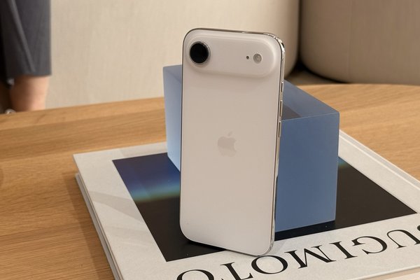 Tim Cook addresses iPhone Air battery life in new interview at Corning factory