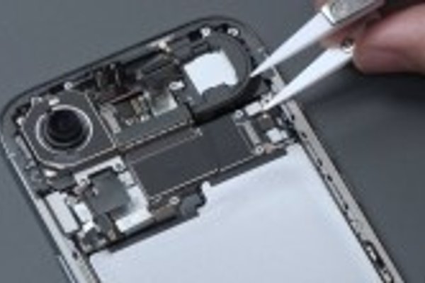 iPhone Air teardown video focuses on how thin the components are