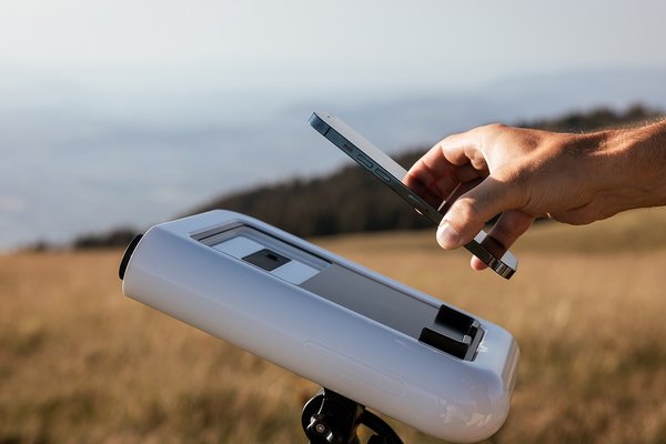This gadget can turn your iPhone into a telescope