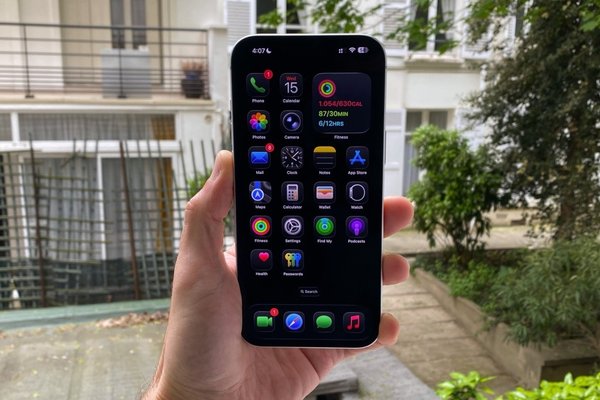 Your iPhone May Already Have An Ultra Dark Mode, But Most Owners Never Turn It On