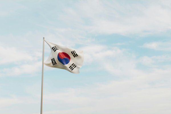 South Korean Investors Increase Crypto Bets on XRP and Dogecoin Amid Loosening Trade Tensions