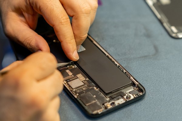 Not Motorola, Not Samsung: This Smartphone Brand Was Rated Least Repairable