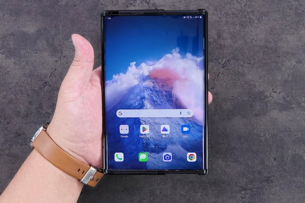 LGs canceled rollable just embarrassed 2026 phones in a teardown video