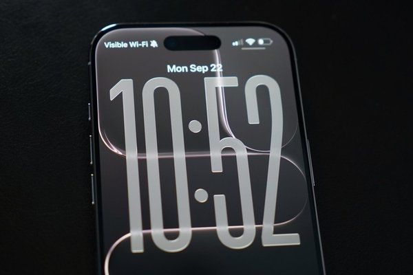 Liquid Glass Display may kill iPhone bezel with optical trickery