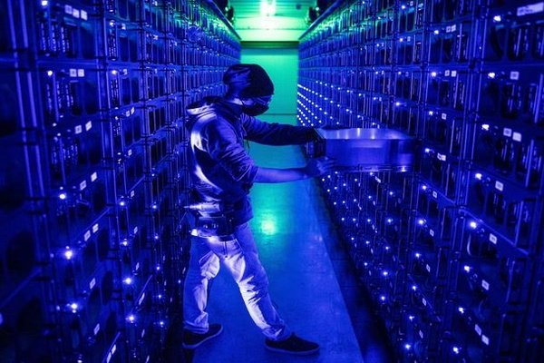 ASIC Manufacturers Shift Toward Server-Like Designs for Efficiency 